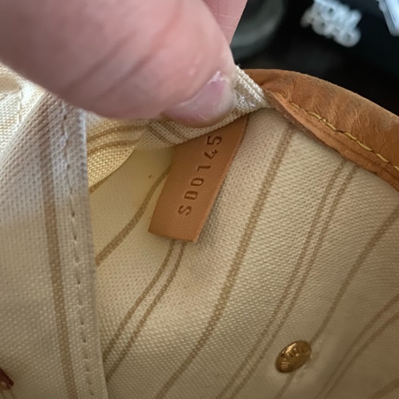 Louis Vuitton Neverfull MM - Picture 7 of 8